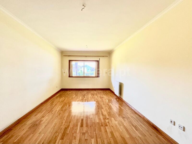 Apartamento T3 Vila Nova de Gaia - aquecimento central, jardins, garagem, condomínio fechado