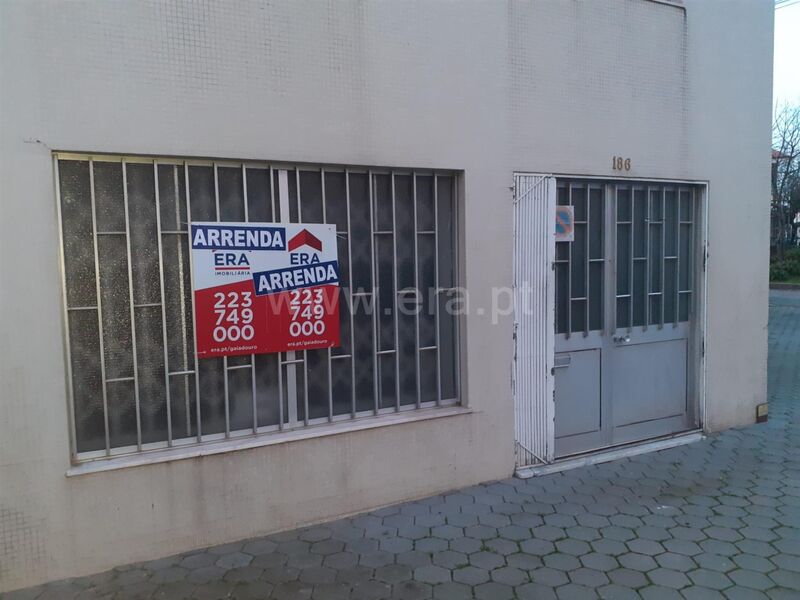 Armazém Industrial com 85m2 Oliveira do Douro Vila Nova de Gaia - wc