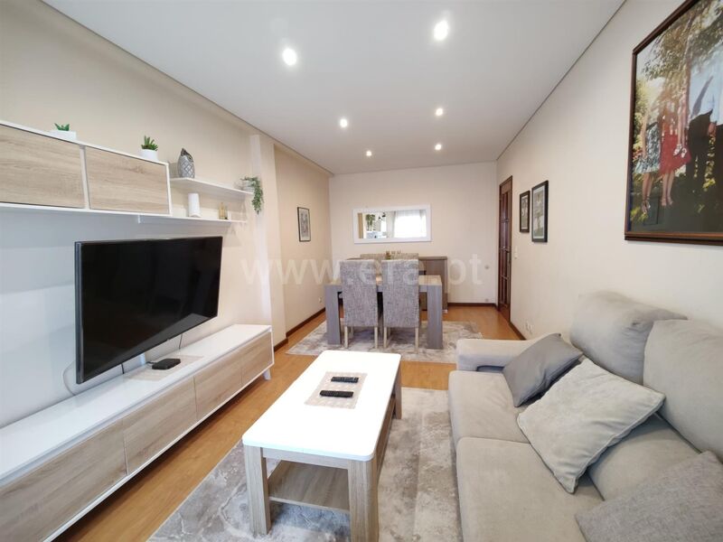 Apartamento T3 Oliveira do Douro Vila Nova de Gaia - garagem, varanda