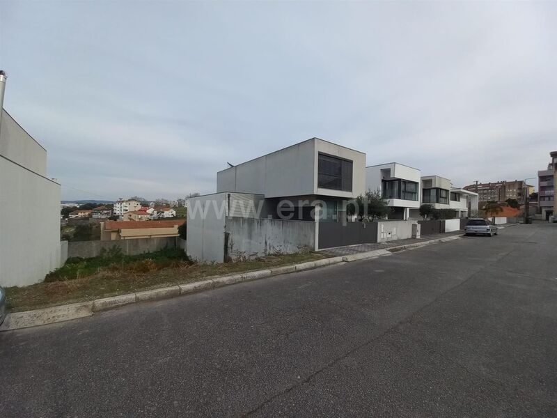 Land with 291sqm Oliveira do Douro Vila Nova de Gaia