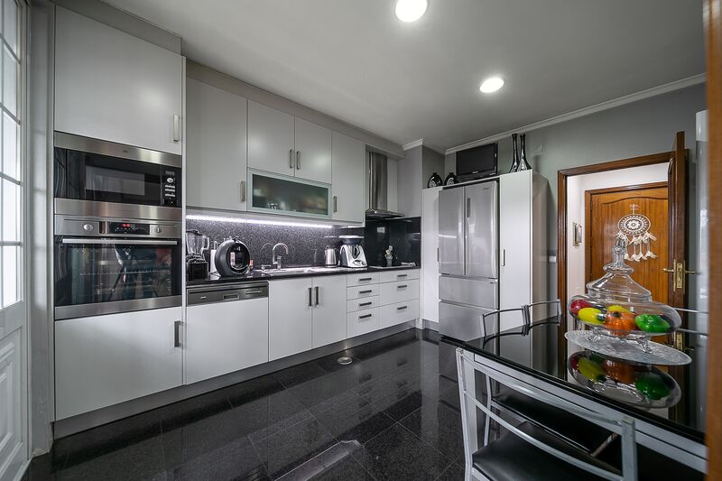 Apartment As new in the center 3 bedrooms Centro  Valadares Vila Nova de Gaia - balcony, double glazing, equipped, balconies, kitchen, garage, great location