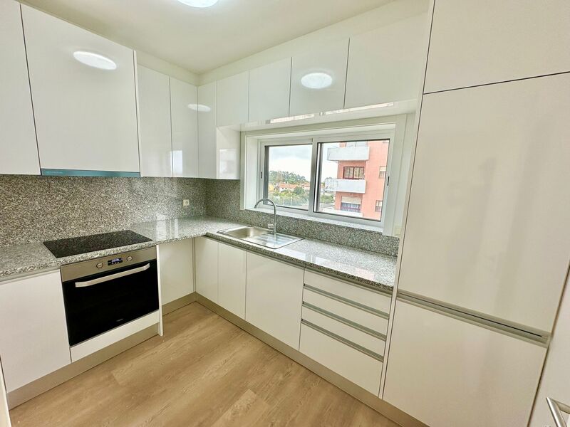 Apartamento T1+1 Renovado no centro Canidelo Vila Nova de Gaia - 3º andar, lugar de garagem, varanda