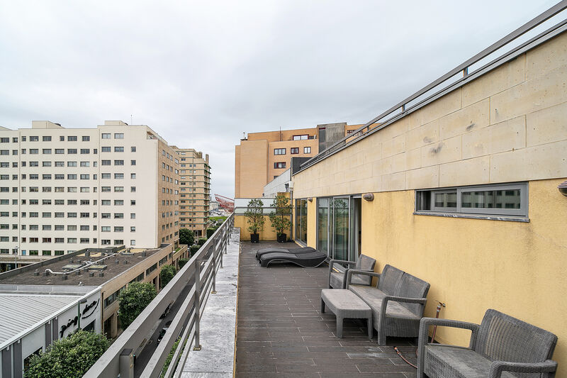 Apartment 3 bedrooms excellent condition Praia Matosinhos - balcony, equipped, central heating, garage, terrace