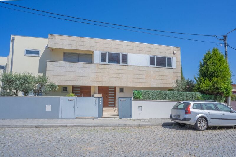 House 3 bedrooms Modern Vila Nova de Gaia - central heating, garden, garage, terrace