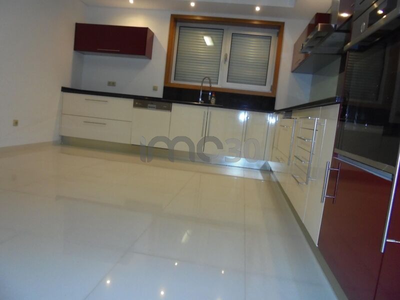 House V4 Rio Tinto Gondomar - equipped kitchen, playground, garage, garden, balcony, central heating, double glazing, terrace, swimming pool, gated community, gardens