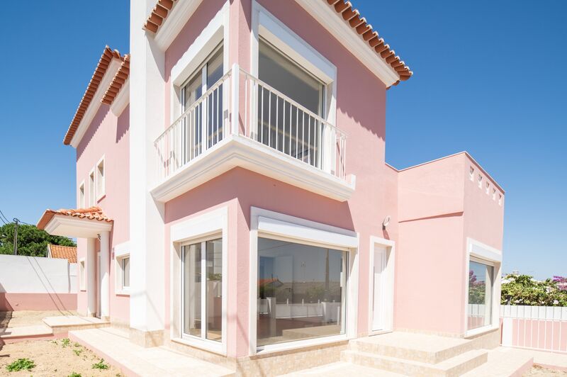 House V3 Refurbished Almada - attic, balcony, plenty of natural light, barbecue, automatic gate, garden, double glazing, terrace