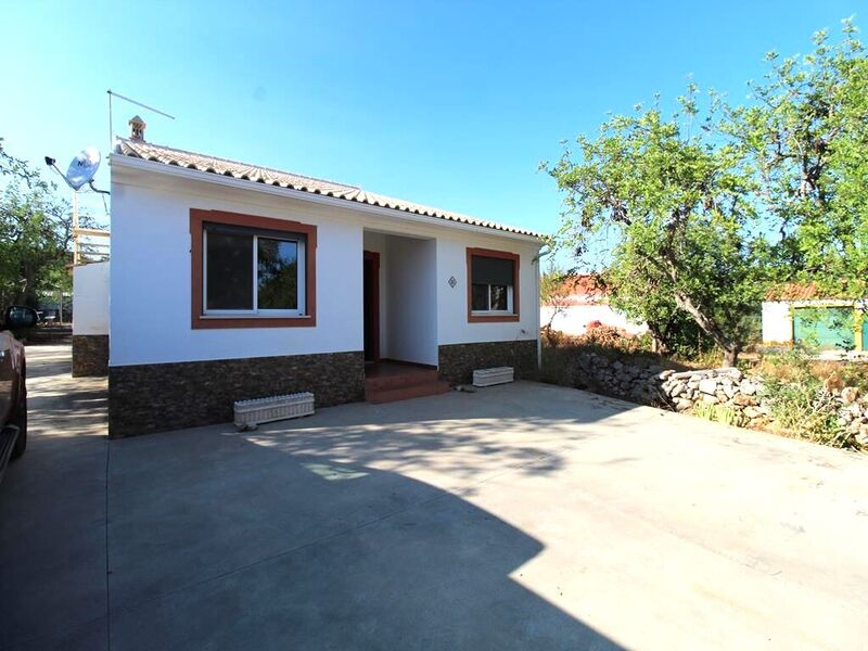 House Isolated V4 Loulé - air conditioning, equipped kitchen, barbecue