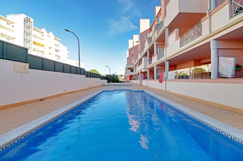 Apartamento T3 Albufeira - piscina, bbq, garagem, vidros duplos, ar condicionado, 2º andar, terraço