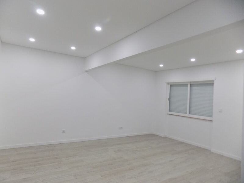 Apartamento T2 Remodelado no centro Barreiro - varanda