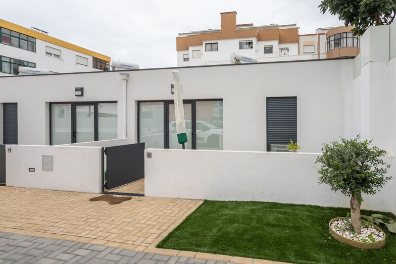 Casa V2 Remodelada bem localizada Centro Hospitalar Barreiro Montijo - isolamento térmico, cozinha equipada, arrecadação