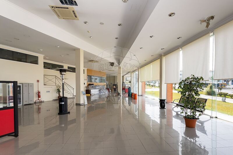 Office Industrial with 2247sqm Almada - air conditioning, parking lot