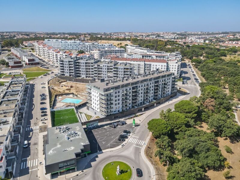 Apartamento T3 Corroios Seixal - piscina, parque infantil, terraços, garagem, mobilado, condomínio privado, ar condicionado, alarme, cozinha equipada, painéis solares, jardim