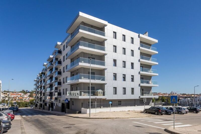 Apartamento T3 Corroios Seixal - jardim, garagem, bbq, parque infantil, terraço, piscina, ar condicionado, zona calma, mobilado