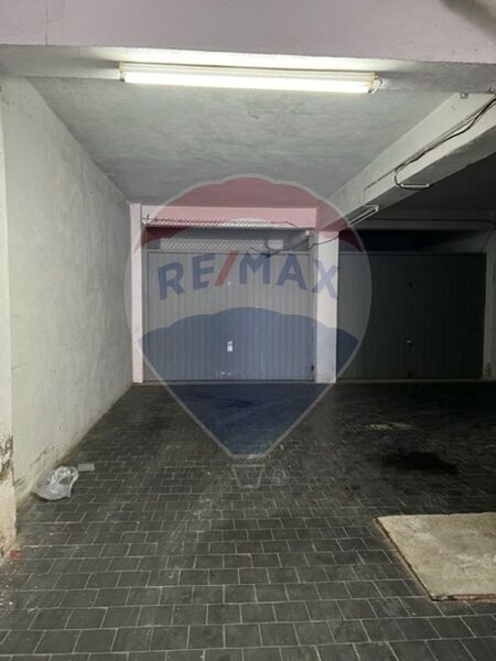 Garage box Closed with 24sqm Costa da Caparica Almada - electric gate, storage room