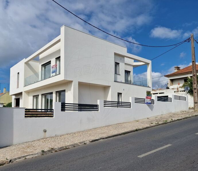 House V4 Modern Almada - swimming pool, solar panels, balcony, double glazing, air conditioning, balconies