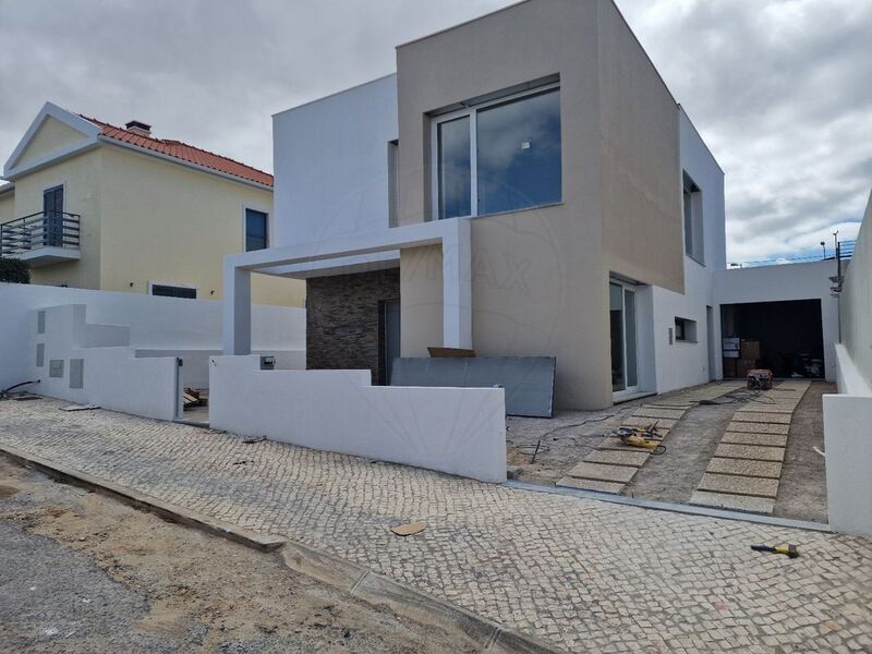 House Modern 4 bedrooms Almada - balconies, double glazing, swimming pool, garage, solar panels, balcony