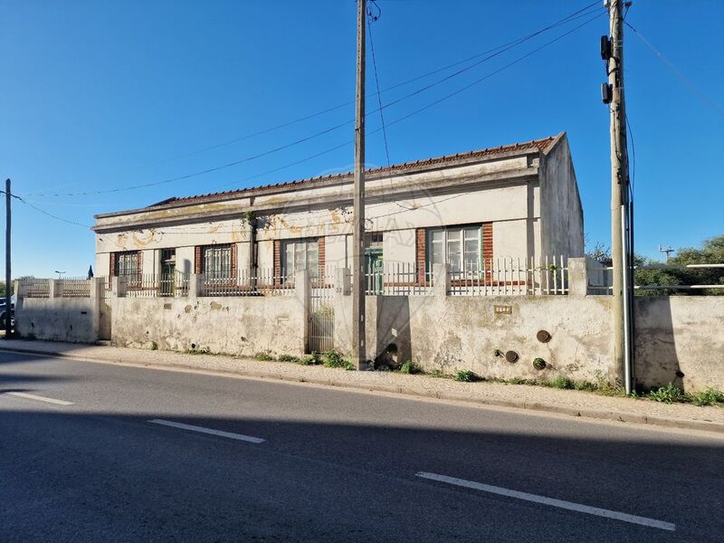 House V4 Semidetached Almada - garage