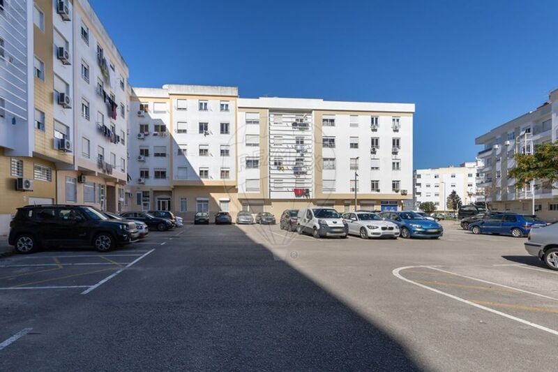 Apartment T4 Corroios Seixal - lots of natural light