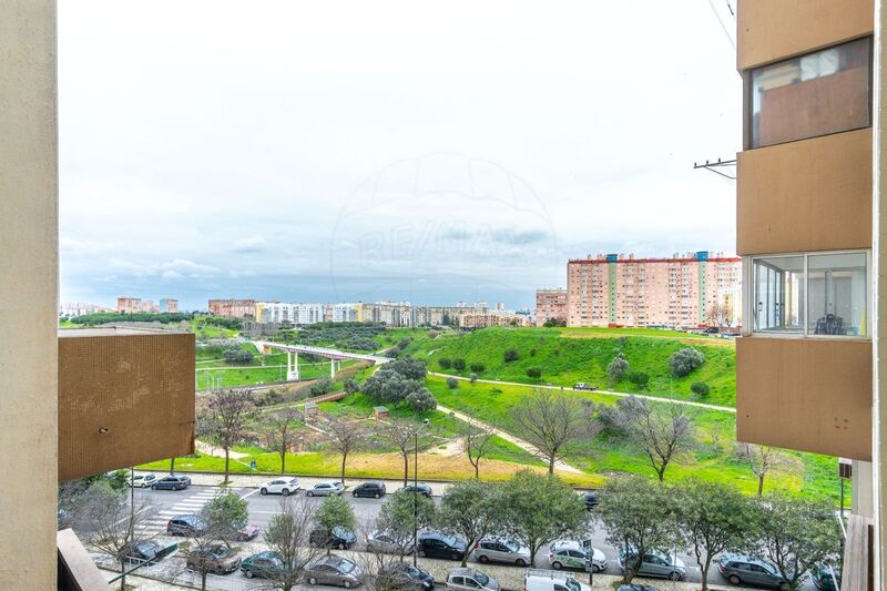 Apartment in the center 3 bedrooms Areeiro Lisboa - balcony, kitchen, parking lot