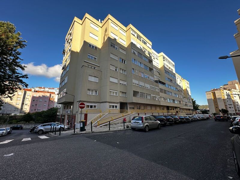 Apartamento T1 Benfica Lisboa - marquise, garagem, parqueamento