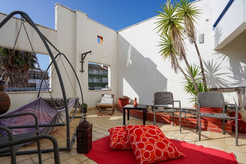 Apartment Duplex 3 bedrooms Almada - quiet area, terrace, marquee