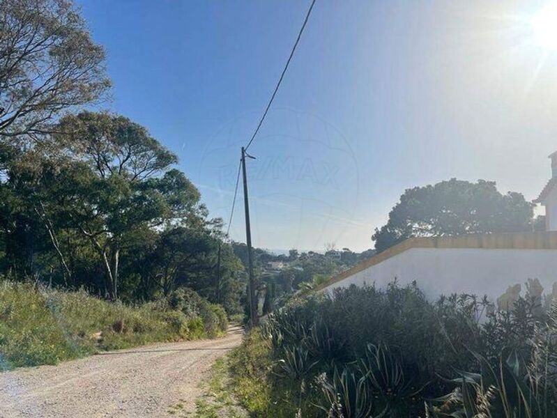 Land with 380sqm Almada