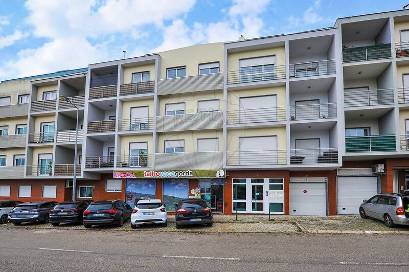 Apartment T3 Almada - kitchen, balcony, store room, parking lot, air conditioning, fireplace