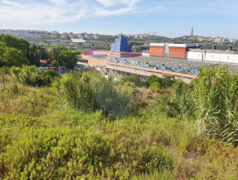 Land with 463sqm Almada