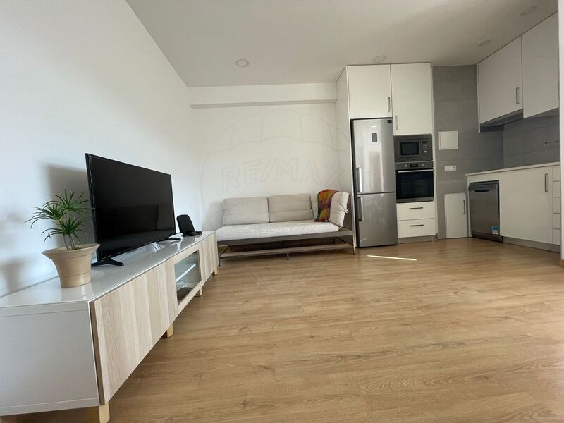 Apartamento Remodelado perto da praia T1 Costa da Caparica Almada - vidros duplos, mobilado, cozinha equipada