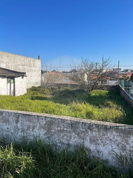 Terreno com 335m2 Almada