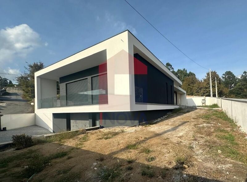 House V3 Single storey Vila Verde - air conditioning, excellent location, garage