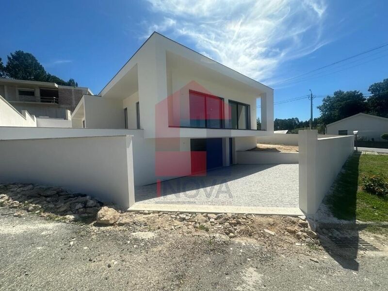 House V3 Single storey Vila Verde - air conditioning, excellent location, garage