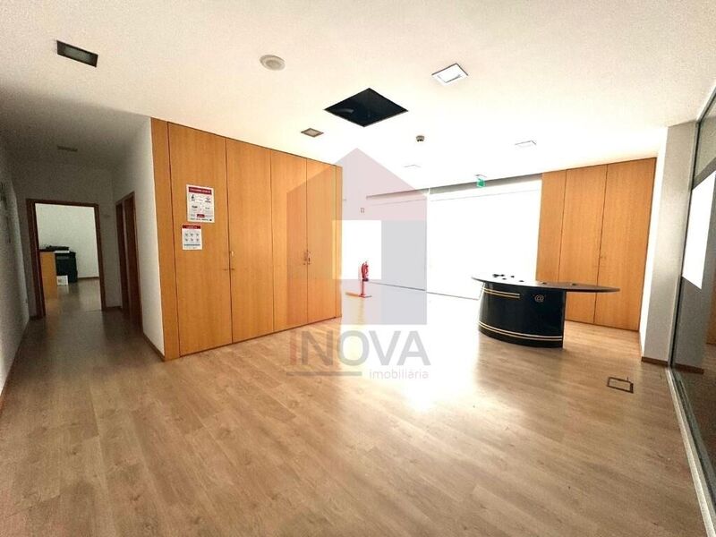 Office in the center Vila Verde - wc, great location