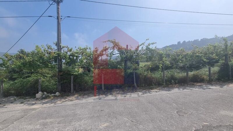 Land with 2500sqm Aboim da Nóbrega Vila Verde - easy access