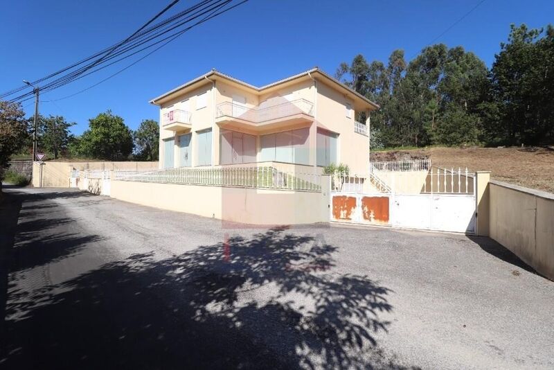 House 3 bedrooms spacious Prado São Miguel Prado (São Miguel) Vila Verde - air conditioning, alarm, excellent location, fireplace