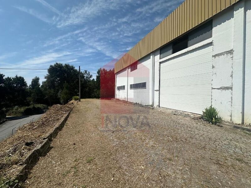 Armazém com 130m2 Pico de Regalados Vila Verde - bons acessos