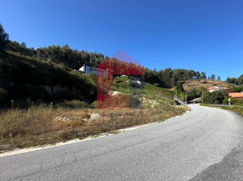 Land with 980sqm Carreiras Santiago Vila Verde