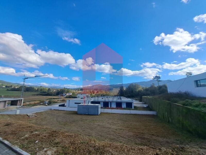 Land with 1335sqm Coucieiro Vila Verde