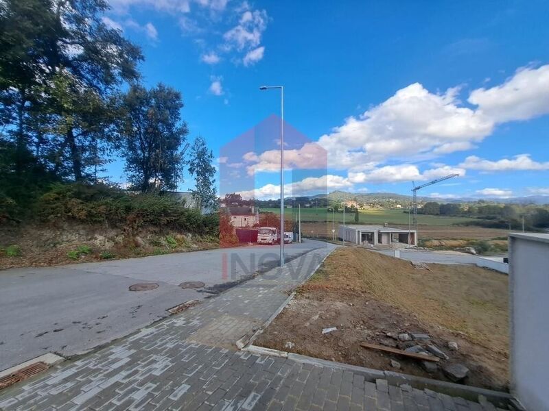 Terreno com 1335m2 Coucieiro Vila Verde - bons acessos