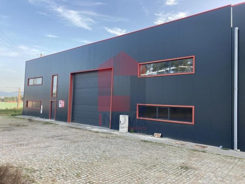 Armazém Industrial com 460m2 Oleiros Vila Verde - bons acessos