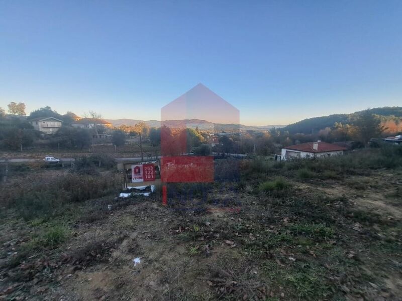 Land with 860sqm Gondiães Vila Verde - easy access