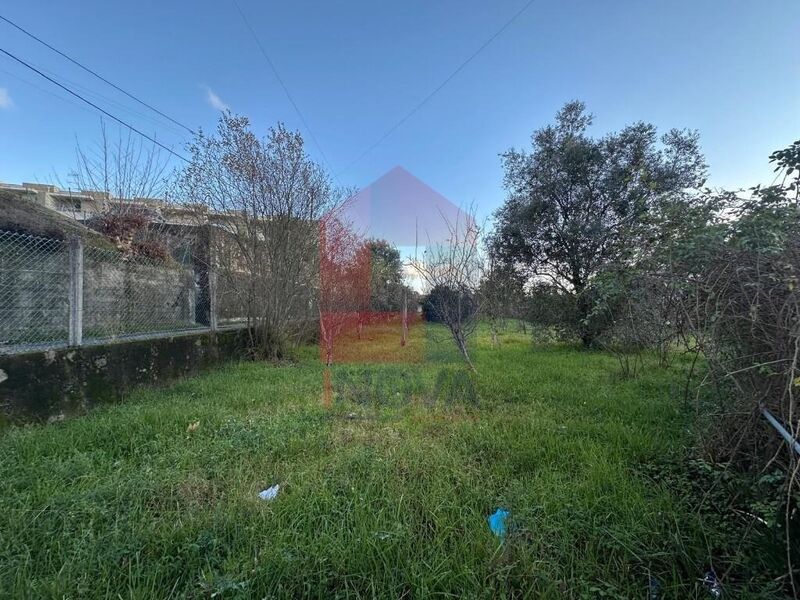 Land with 995sqm Vila Verde - great location