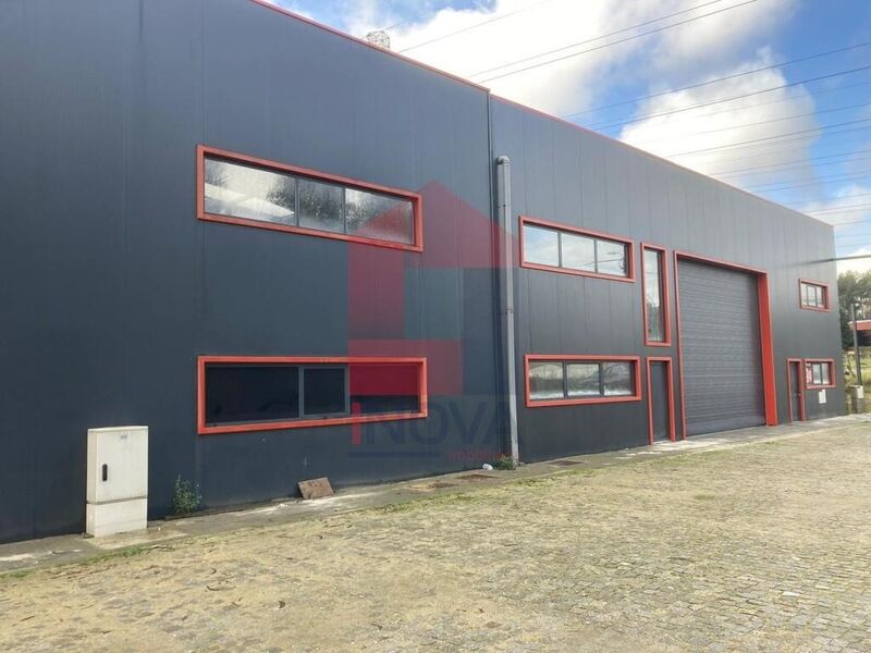 Warehouse Industrial with 800sqm Oleiros Vila Verde - dressing rooms, easy access, changing rooms