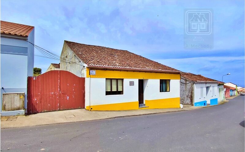 Moradia V4 Isolada junto ao centro Salga Nordeste - jardim, terraço, garagem