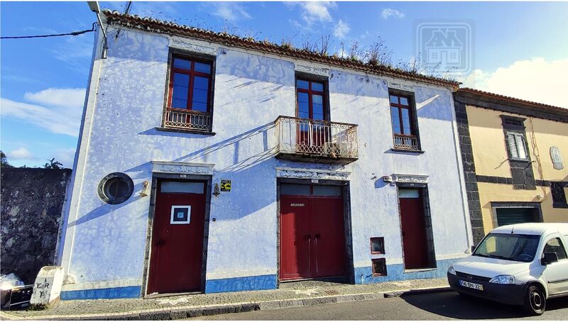 Moradia V3 Remodelada junto ao centro Ribeira Grande (Matriz) - sótão, varanda, terraços