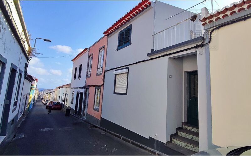 Moradia V6 em banda São José Ponta Delgada - arrecadação, terraço