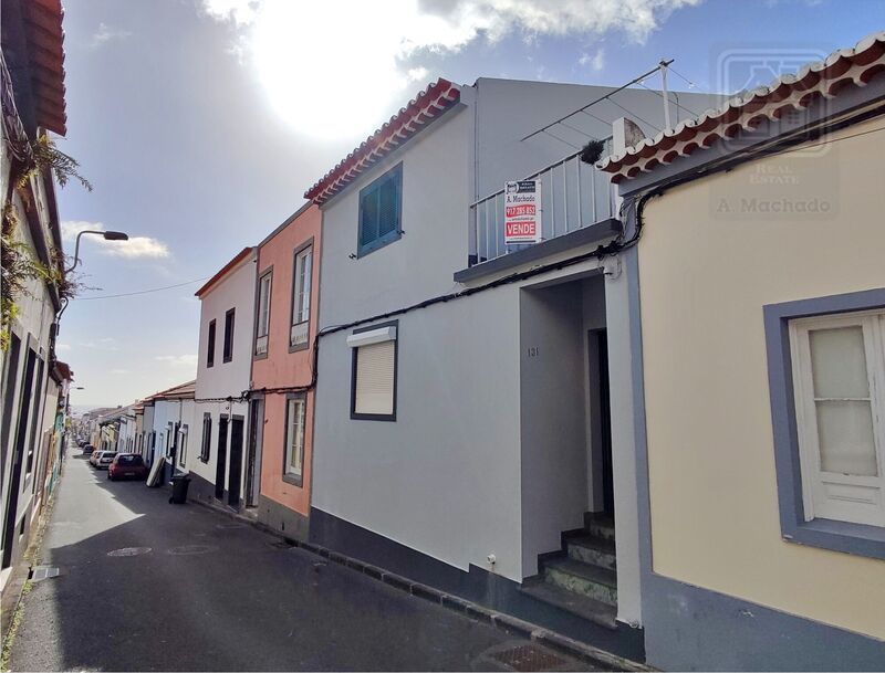 Moradia V6 em banda São José Ponta Delgada - arrecadação, terraço