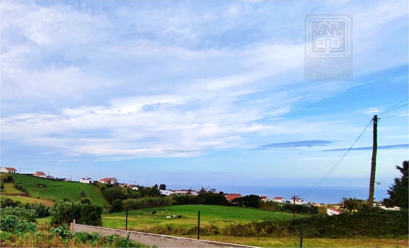 Moradia V3 nova Lomba da Fazenda Nordeste - bonita vista, vidros duplos, jardins, painéis solares, caldeira, salamandra, bbq, piscina, ar condicionado