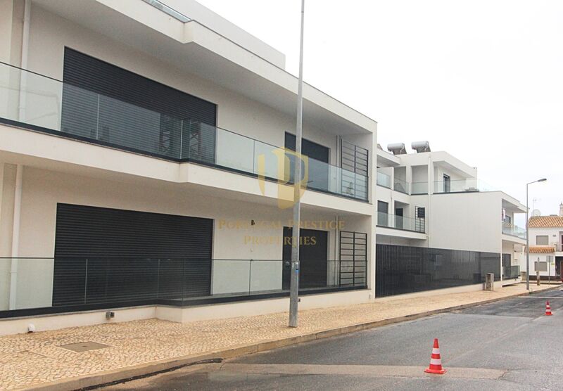 Apartamento novo T1+1 Quinta da Gomeira Tavira - varanda, painéis solares, painel solar, piscina, garagem, lugar de garagem, vidros duplos, ar condicionado