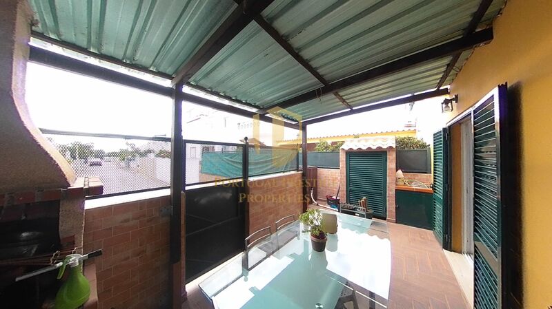 House 4+1 bedrooms Olhão - sea view, equipped kitchen, excellent location, terrace, parking lot, barbecue, backyard, air conditioning